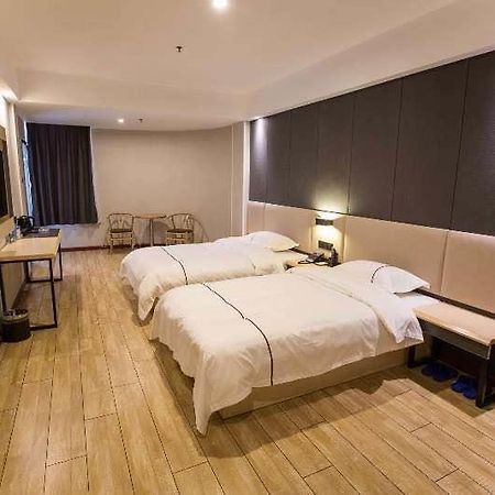 Thank Inn Plus Hotel Hebei Tangshan Road South District Train Station Exterior foto